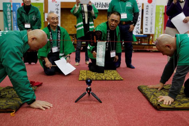 Cuộc thi kéo co bằng đầu chỉ dành cho quý ông hói chỉ có tại Nhật Bản - Ảnh 1.