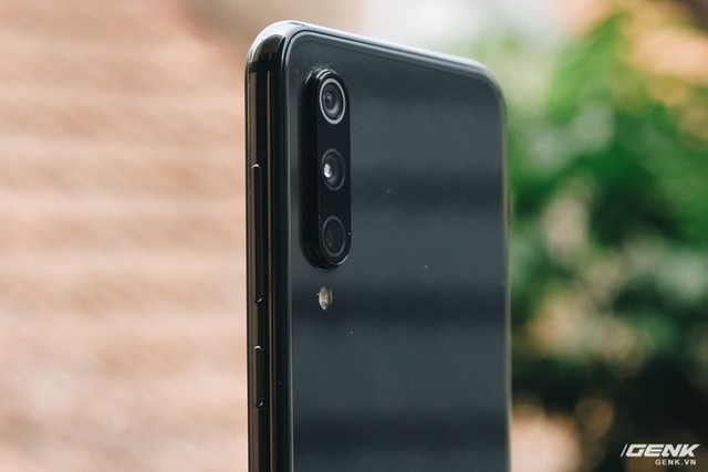 Trên tay Xiaomi Mi 9 SE: 8 triệu có Snapdragon 712, 3 camera, cảm biến vân tay dưới màn hình - Ảnh 12.