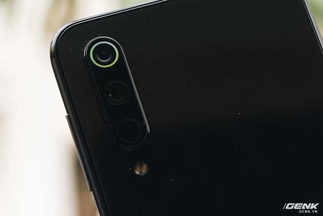 Trên tay Xiaomi Mi 9 SE: 8 triệu có Snapdragon 712, 3 camera, cảm biến vân tay dưới màn hình - Ảnh 13.