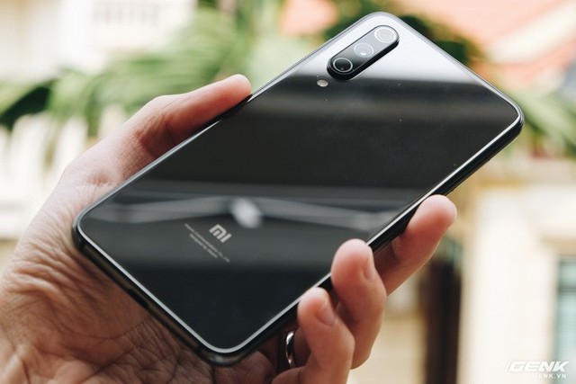 Trên tay Xiaomi Mi 9 SE: 8 triệu có Snapdragon 712, 3 camera, cảm biến vân tay dưới màn hình - Ảnh 7.