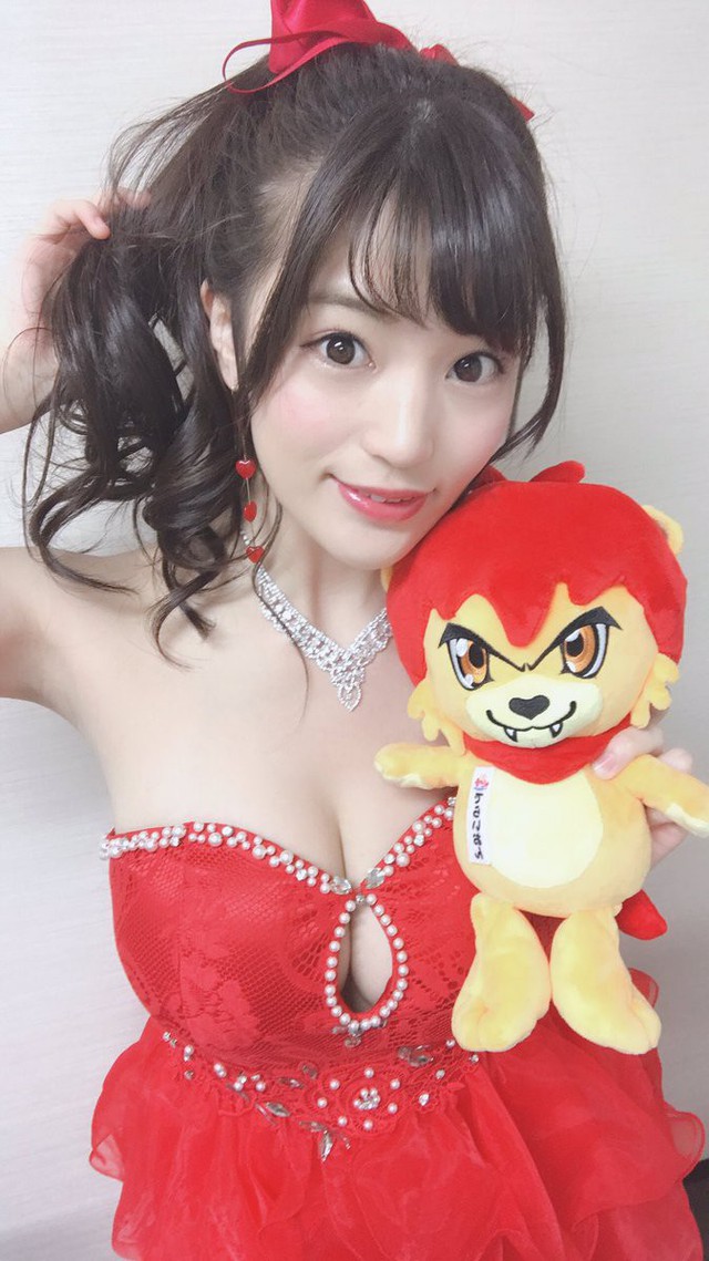 Đi chơi một mình sợ buồn, thiên thần Shoko Takahashi rủ 40 fan nam cùng du lịch suối nước nóng - Ảnh 9.