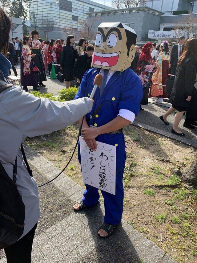 Chết cười với những bộ trang phục quái dị hết cỡ của sinh viên Nhật Bản trong ngày tốt nghiệp - Ảnh 4.