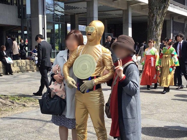 Chết cười với những bộ trang phục quái dị hết cỡ của sinh viên Nhật Bản trong ngày tốt nghiệp - Ảnh 8.