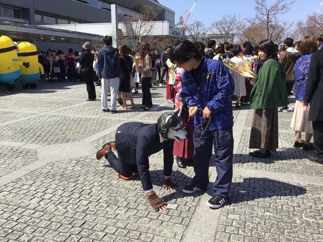 Chết cười với những bộ trang phục quái dị hết cỡ của sinh viên Nhật Bản trong ngày tốt nghiệp - Ảnh 12.