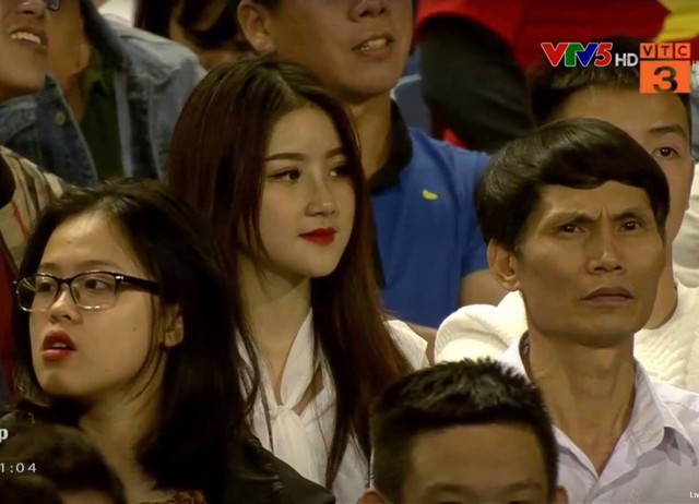 Đã tìm ra danh tính của cô nàng cổ động viên xinh đẹp trận U23 Việt Nam - xinh như thiên thần, đốn tim cộng đồng mạng - Ảnh 1.