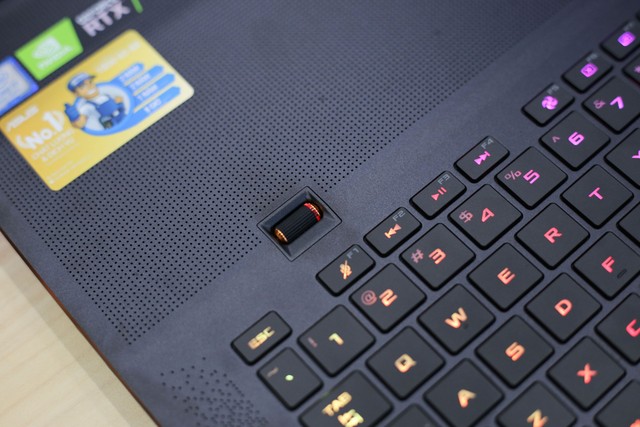 Trải nghiệm nhanh ROG Zephyrus S GX701 - Laptop gaming 17 inch mỏng nhất thế giới mới về Việt Nam - Ảnh 9.
