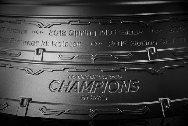LMHT: Riot Hàn giới thiệu cúp mới của LCK, cộng đồng tấm tắc cuối cùng các ông cũng làm được một thứ ra hồn - Ảnh 2. LMHT: Riot Hàn giới thiệu cúp mới của LCK, cộng đồng tấm tắc cuối cùng các ông cũng làm được một thứ ra hồn - Ảnh 2.