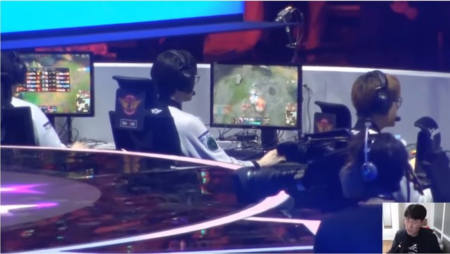 LMHT: Lộ màn hình xử lý của Faker trong trận chung kết, người ngoài nhìn 3s thôi là đủ lé mắt - Ảnh 1. LMHT: Lộ màn hình xử lý của Faker trong trận chung kết, người ngoài nhìn 3s thôi là đủ lé mắt - Ảnh 1.