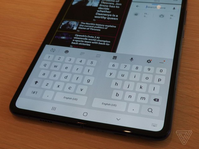 Trên tay Samsung Galaxy Fold: cầm nắm sướng tay, tiếng mở ra đóng vào nghe sướng tai và phần mềm thì tốt đáng ngạc nhiên - Ảnh 7.
