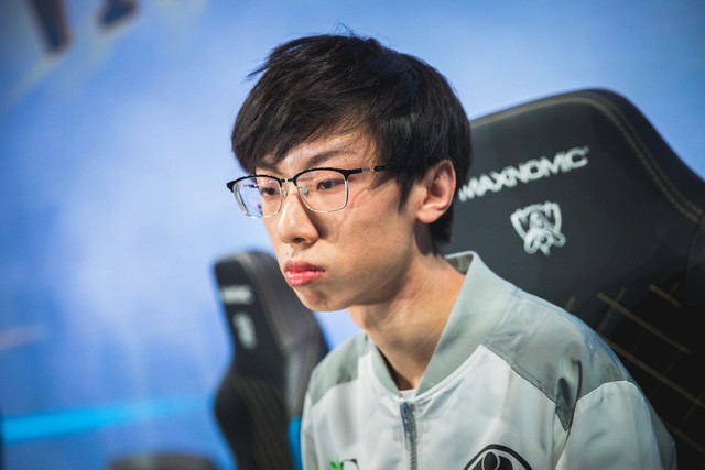 LMHT: Rakan bị nerf đến thê thảm, IG Baolan tức giận đòi trả lại skin Vinh Danh cho Riot Games - Ảnh 4. LMHT: Rakan bị nerf đến thê thảm, IG Baolan tức giận đòi trả lại skin Vinh Danh cho Riot Games - Ảnh 4.