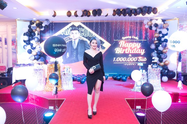 Quang Cuốn đón sinh nhật tuổi 20 hoành tráng mừng 1 triệu Sub Youtube bên gia đình và dàn khách mời siêu khủng - Ảnh 10. Quang Cuốn đón sinh nhật tuổi 20 hoành tráng mừng 1 triệu Sub Youtube bên gia đình và dàn khách mời siêu khủng - Ảnh 10.
