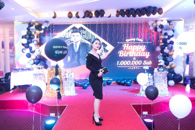 Quang Cuốn đón sinh nhật tuổi 20 hoành tráng mừng 1 triệu Sub Youtube bên gia đình và dàn khách mời siêu khủng - Ảnh 9. Quang Cuốn đón sinh nhật tuổi 20 hoành tráng mừng 1 triệu Sub Youtube bên gia đình và dàn khách mời siêu khủng - Ảnh 9.