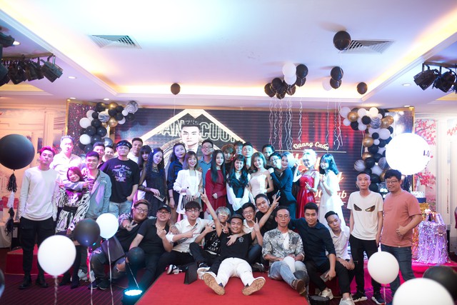 Quang Cuốn đón sinh nhật tuổi 20 hoành tráng mừng 1 triệu Sub Youtube bên gia đình và dàn khách mời siêu khủng - Ảnh 18. Quang Cuốn đón sinh nhật tuổi 20 hoành tráng mừng 1 triệu Sub Youtube bên gia đình và dàn khách mời siêu khủng - Ảnh 18.
