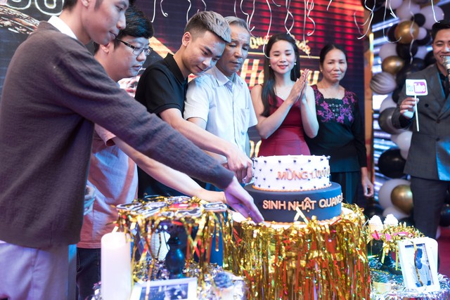 Quang Cuốn đón sinh nhật tuổi 20 hoành tráng mừng 1 triệu Sub Youtube bên gia đình và dàn khách mời siêu khủng - Ảnh 7. Quang Cuốn đón sinh nhật tuổi 20 hoành tráng mừng 1 triệu Sub Youtube bên gia đình và dàn khách mời siêu khủng - Ảnh 7.