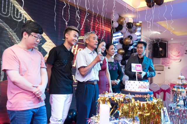 Quang Cuốn đón sinh nhật tuổi 20 hoành tráng mừng 1 triệu Sub Youtube bên gia đình và dàn khách mời siêu khủng - Ảnh 8. Quang Cuốn đón sinh nhật tuổi 20 hoành tráng mừng 1 triệu Sub Youtube bên gia đình và dàn khách mời siêu khủng - Ảnh 8.