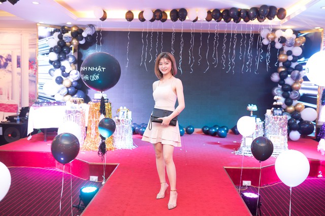 Quang Cuốn đón sinh nhật tuổi 20 hoành tráng mừng 1 triệu Sub Youtube bên gia đình và dàn khách mời siêu khủng - Ảnh 12. Quang Cuốn đón sinh nhật tuổi 20 hoành tráng mừng 1 triệu Sub Youtube bên gia đình và dàn khách mời siêu khủng - Ảnh 12.