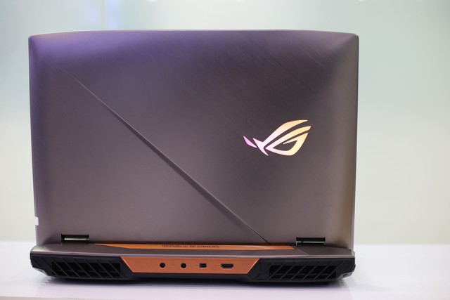 Asus ROG G703GX - Laptop gaming quái vật với CPU i9, RTX 2080 không những chơi game mượt mà còn giúp game thủ tăng cường sức khỏe - Ảnh 2. Asus ROG G703GX - Laptop gaming quái vật với CPU i9, RTX 2080 không những chơi game mượt mà còn giúp game thủ tăng cường sức khỏe - Ảnh 2.