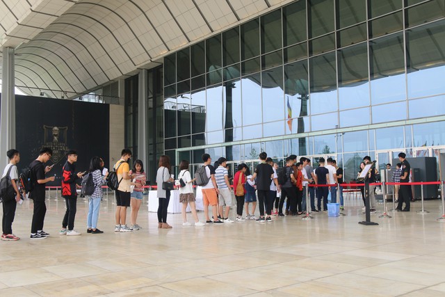 LMHT: Dàn cosplay cực ngầu và quyến rũ khiến ngày thi đấu thứ 2 vòng bảng MSI 2019 trở nên không thể nóng bỏng hơn - Ảnh 2. LMHT: Dàn cosplay cực ngầu và quyến rũ khiến ngày thi đấu thứ 2 vòng bảng MSI 2019 trở nên không thể nóng bỏng hơn - Ảnh 2.