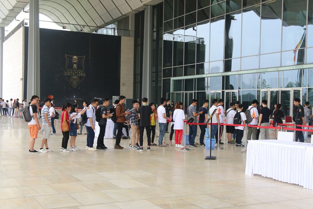 LMHT: Dàn cosplay cực ngầu và quyến rũ khiến ngày thi đấu thứ 2 vòng bảng MSI 2019 trở nên không thể nóng bỏng hơn - Ảnh 3. LMHT: Dàn cosplay cực ngầu và quyến rũ khiến ngày thi đấu thứ 2 vòng bảng MSI 2019 trở nên không thể nóng bỏng hơn - Ảnh 3.