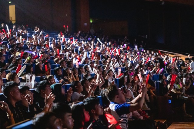 LMHT: Dàn cosplay cực ngầu và quyến rũ khiến ngày thi đấu thứ 2 vòng bảng MSI 2019 trở nên không thể nóng bỏng hơn - Ảnh 12. LMHT: Dàn cosplay cực ngầu và quyến rũ khiến ngày thi đấu thứ 2 vòng bảng MSI 2019 trở nên không thể nóng bỏng hơn - Ảnh 12.