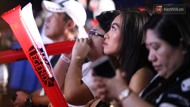 Mẹ game thủ Team Liquid ôm mặt tiếc nuối sau khi con trai để thua trận đấu đầu tiên tại MSI 2019 - Ảnh 4. Mẹ game thủ Team Liquid ôm mặt tiếc nuối sau khi con trai để thua trận đấu đầu tiên tại MSI 2019 - Ảnh 4.