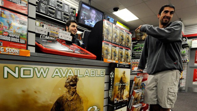 Một thời để nhớ: những cửa hàng bán lẻ trò chơi điện tử như Gamestop đang ngắc ngoải, và đây là lý do - Ảnh 2.