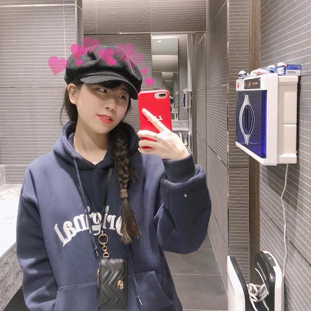 Minh Nghi đã có đối thủ: Khán giả Việt Nam không thể rời mắt khỏi màn hình stream MSI 2019 vì cô nàng MC Hàn Quốc xinh đẹp này - Ảnh 4. Minh Nghi đã có đối thủ: Khán giả Việt Nam không thể rời mắt khỏi màn hình stream MSI 2019 vì cô nàng MC Hàn Quốc xinh đẹp này - Ảnh 4.