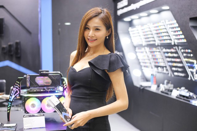 Một vòng các em gái xinh đẹp tại Computex 2019: Chỉ muốn ngắm mãi không về - Ảnh 10.