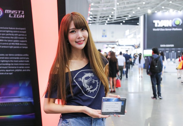 Một vòng các em gái xinh đẹp tại Computex 2019: Chỉ muốn ngắm mãi không về - Ảnh 17.