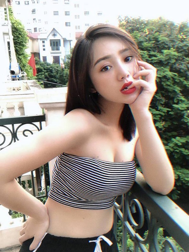 Trên phim ngoan hiền là vậy, thế nhưng ngoài đời Quỳnh Kool lại sexy và nóng bỏng thế này đây - Ảnh 1.