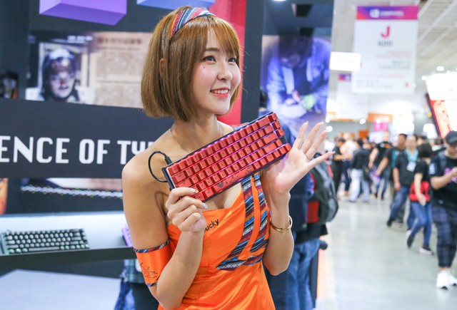 Một vòng các em gái xinh đẹp tại Computex 2019: Chỉ muốn ngắm mãi không về - Ảnh 25.