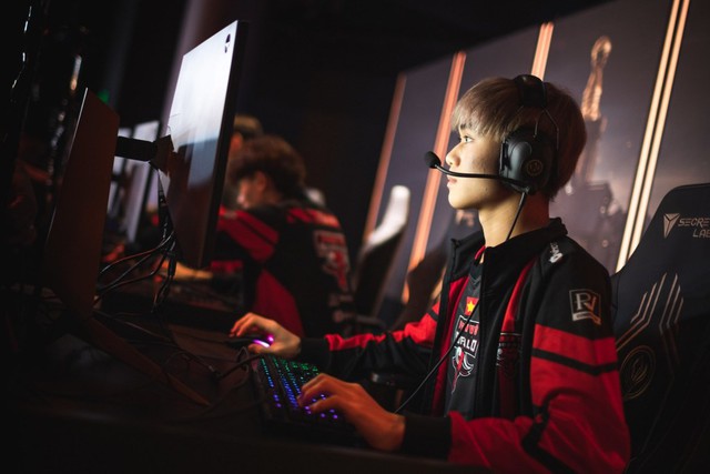 LMHT: Phong Vũ Buffalo kể cả thua Liquid nhưng vẫn rộng cửa đi tiếp ở MSI 2019 - Ảnh 1. LMHT: Phong Vũ Buffalo kể cả thua Liquid nhưng vẫn rộng cửa đi tiếp ở MSI 2019 - Ảnh 1.