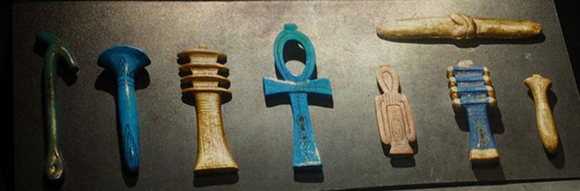 Amulet: Những mảnh bùa đem lại may mắn của người Ai Cập cổ - Ảnh 4.