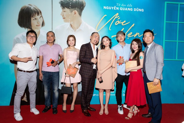 Dàn sao Ước Hẹn Mùa Thu cùng đạo diễn Nguyễn Quang Dũng bất ngờ tổ chức sinh nhật cho Kay Trần ngay tại buổi ra mắt phim - Ảnh 3.