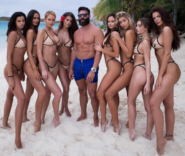 Livestream treo thưởng $30.000 cho người mẫu mặc bikini chạy bộ, kênh Twitch của Dan Bilzerian sập ngay tức khắc - Ảnh 1.
