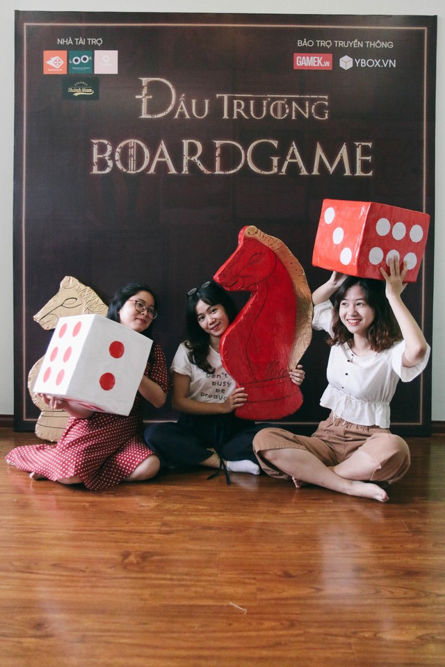 Vượt hơn 100 km từ Thái Nguyên về Hà Nội, các bạn trẻ vui chơi quên sầu tại Đấu trường Board Game - Ảnh 2.