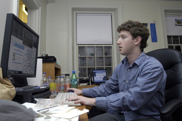 Phốt thời sinh viên trẻ trâu của Mark Zuckerberg: Hack kẻ mình ghét, lập nick ảo để hạ danh tiếng - Ảnh 1.