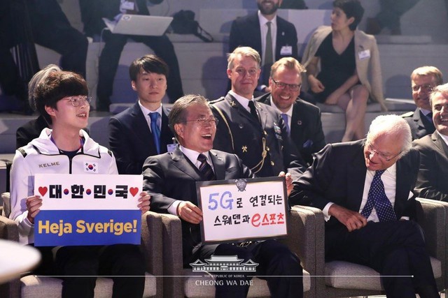 LMHT: Dự khán giao hữu LMHT, Tổng thống Hàn Quốc phải thốt lên tại sao Esports lại hấp dẫn đến thế - Ảnh 4.