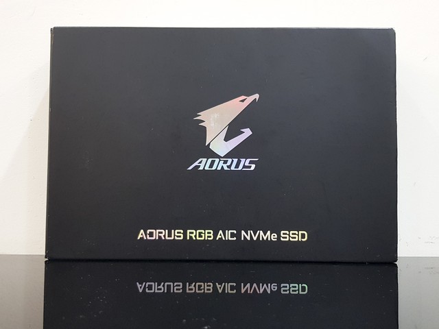 Đánh giá SSD Aorus RGB AIC NVMe: Tốc độ thần sầu, lung linh sắc màu - Ảnh 1.