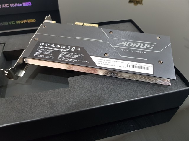 Đánh giá SSD Aorus RGB AIC NVMe: Tốc độ thần sầu, lung linh sắc màu - Ảnh 4.