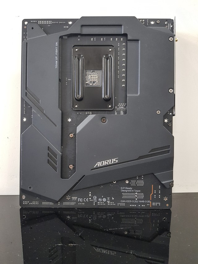 Đập hộp bo mạch chủ X570 Aorus Master: Điều khiến đội xanh lo lắng đã chính thức xuất hiện - Ảnh 4.