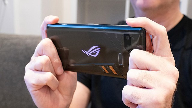Smartphone gaming Asus ROG Phone 2 sẽ có sức mạnh tuyệt đỉnh với chip mới Snapdragon 855 Plus - Ảnh 1.