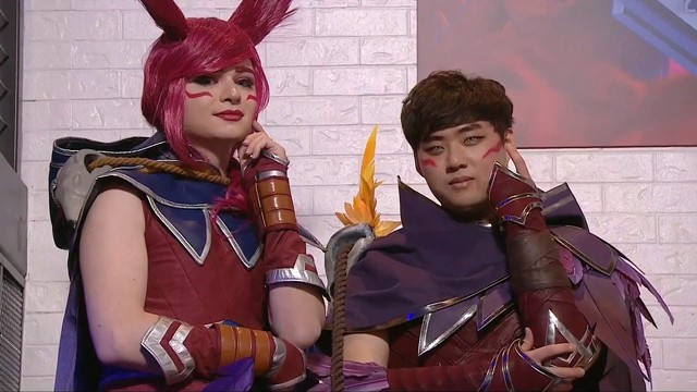 LMHT: Xạ thủ Sneaky lại tiếp tục đốt mắt người hâm mộ với loạt ảnh cosplay mới - Ảnh 10.