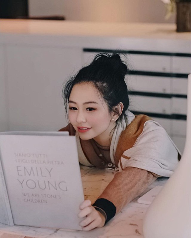 Con gái nữ thần phim nóng: Cô chị được cả showbiz săn đón, cô em 14 tuổi nhan sắc gây bất ngờ - Ảnh 2. Con gái nữ thần phim nóng: Cô chị được cả showbiz săn đón, cô em 14 tuổi nhan sắc gây bất ngờ - Ảnh 2.