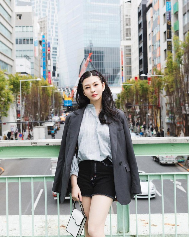 Con gái nữ thần phim nóng: Cô chị được cả showbiz săn đón, cô em 14 tuổi nhan sắc gây bất ngờ - Ảnh 5. Con gái nữ thần phim nóng: Cô chị được cả showbiz săn đón, cô em 14 tuổi nhan sắc gây bất ngờ - Ảnh 5.