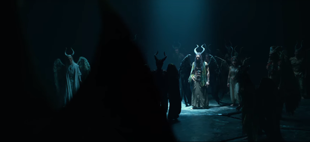 Maleficent: Mistress of Evil bất ngờ tung trailer đầy đủ, hé lộ nhiều tình tiết gay cấn cùng bối cảnh thần tiên đầy lộng lẫy - Ảnh 7.