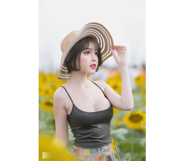 Nóng bỏng và quyến rũ với cô nàng hot girl Sài Thành mặt học sinh thân hình phụ huynh - Ảnh 1.