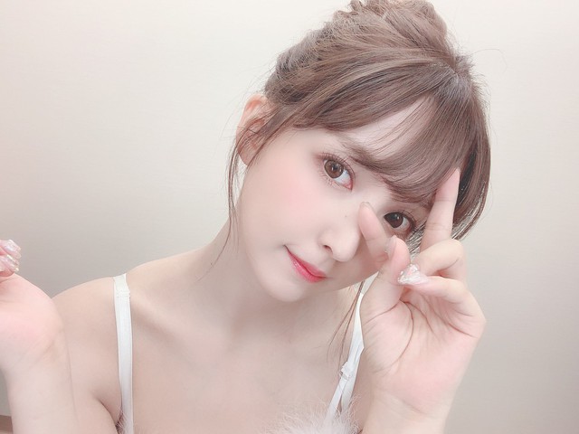 Chất chơi như fan Yua Mikami: Sẵn sàng bỏ hơn 200 triệu để mua trang phục idol về thị tẩm! - Ảnh 5.