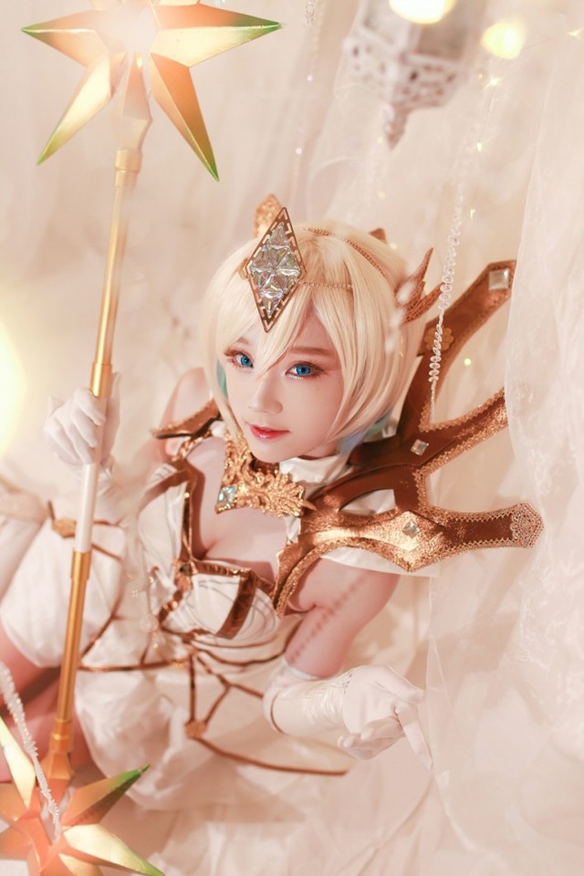 LMHT: Không thể rời mắt khỏi cosplay Quái Vật Ba Đầu Sona Tiểu Tình Nhân vô cùng quyến rũ - Ảnh 11.