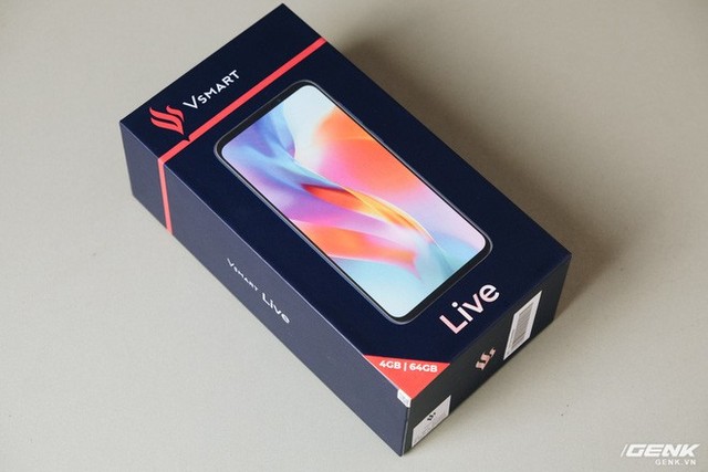 Trên tay Vsmart Live: Không tai thỏ, Snapdragon 675, cảm biến vân tay dưới màn hình, 3 camera, giá 6.9 triệu - Ảnh 1.